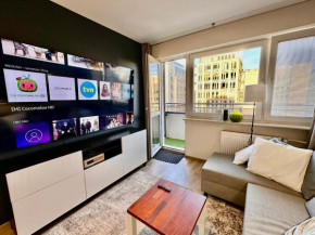 Gold 5 fast WiFi 1 Gbs big 85'TV Netflix HBO Disney+, Warsaw
